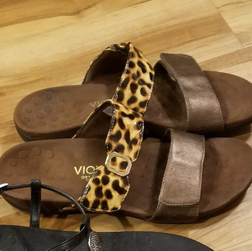 Vionic size 10 to 10.5 Leopard Cheetah sandals